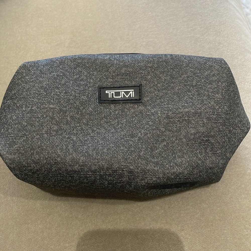 💜HOST PICK💜 TUMI Delta International First Class Toiletry Amenity Kit